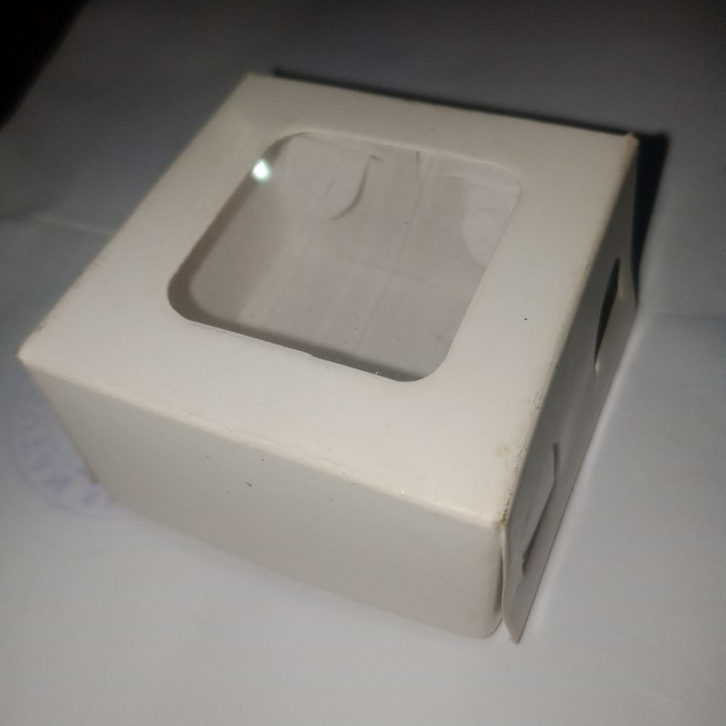 

Kotak Kemasan Karton Sebaguna ukuran 5x5x3 cm