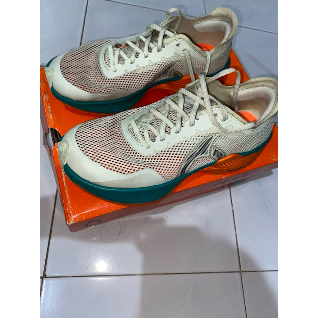 sepatu lari ortus solar