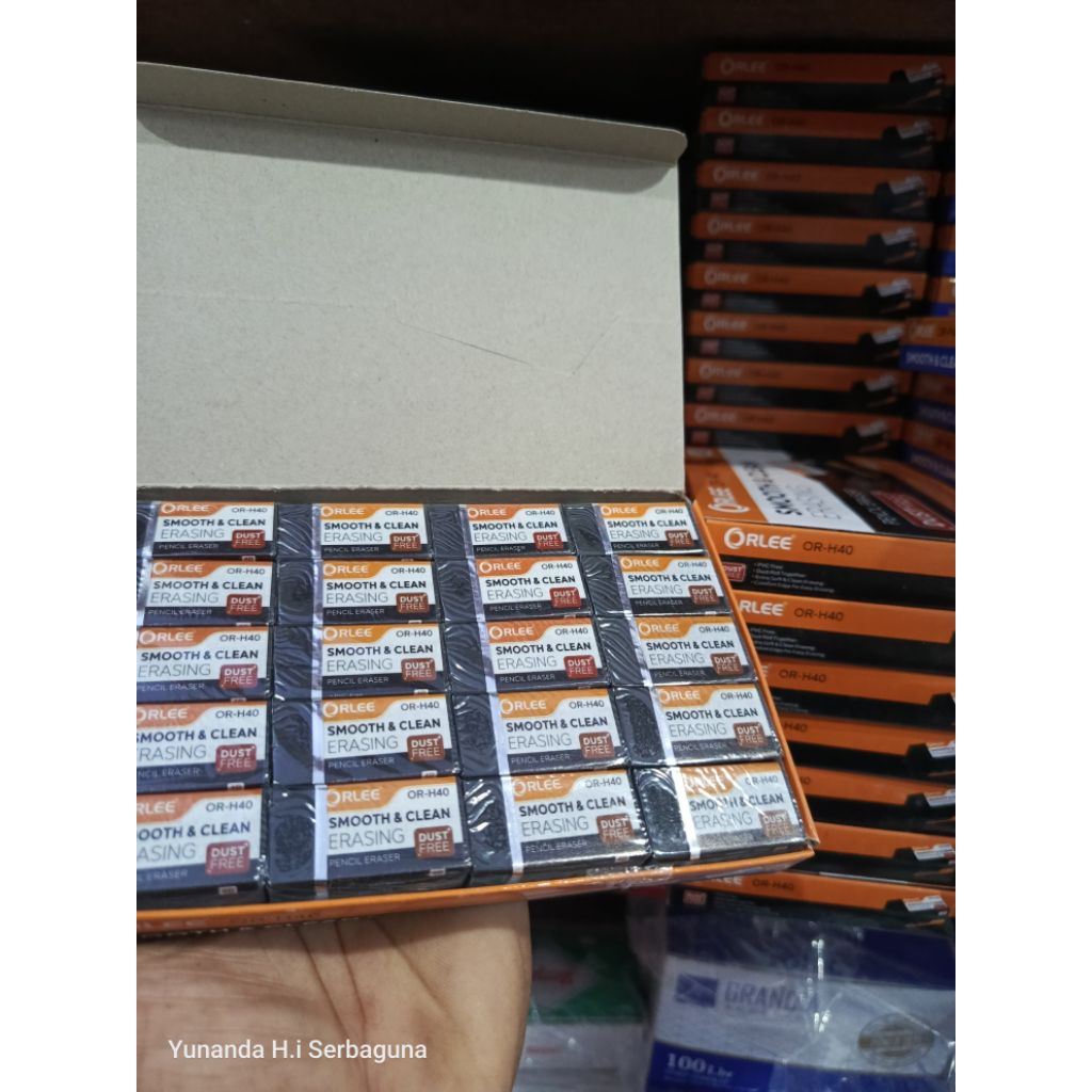 

(1 pak isi 40) penghapus pensil/stip warna hitam orlee