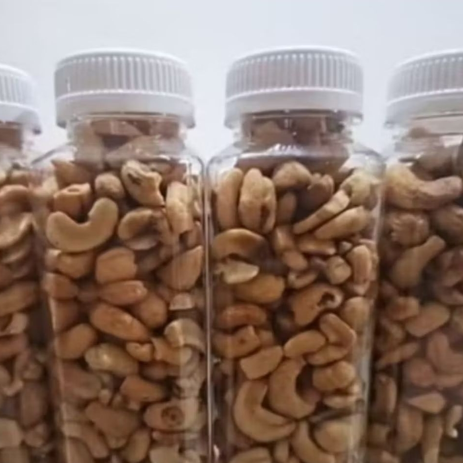 

Kacang Mede Pecahan Matang Botol 140 gram – Gurih & Hemat | Cashew Grade B
