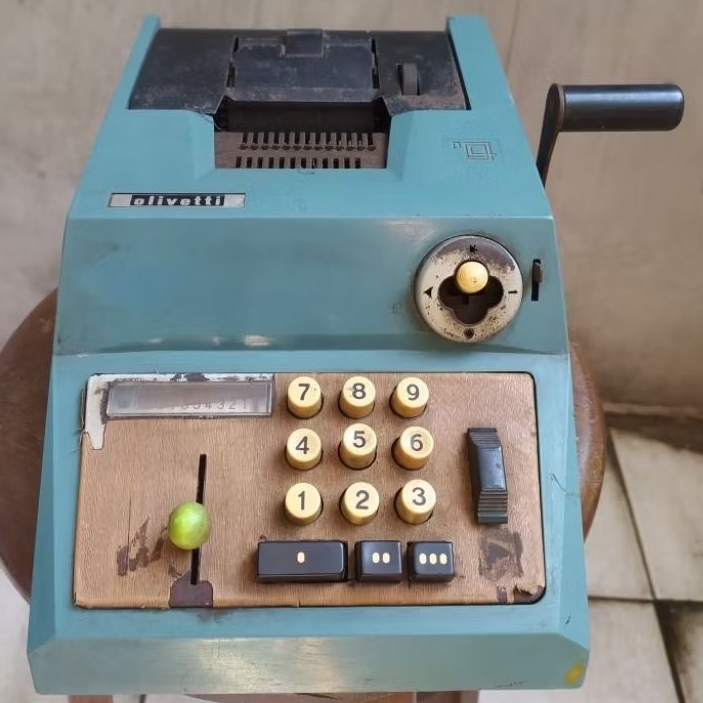 

Mesin hitung Kalkulator manual jadul Olivetti