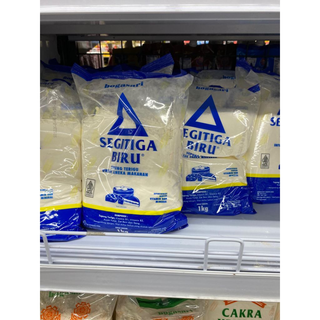 

Tepung Terigu Segitiga Biru Bogosari 1kg