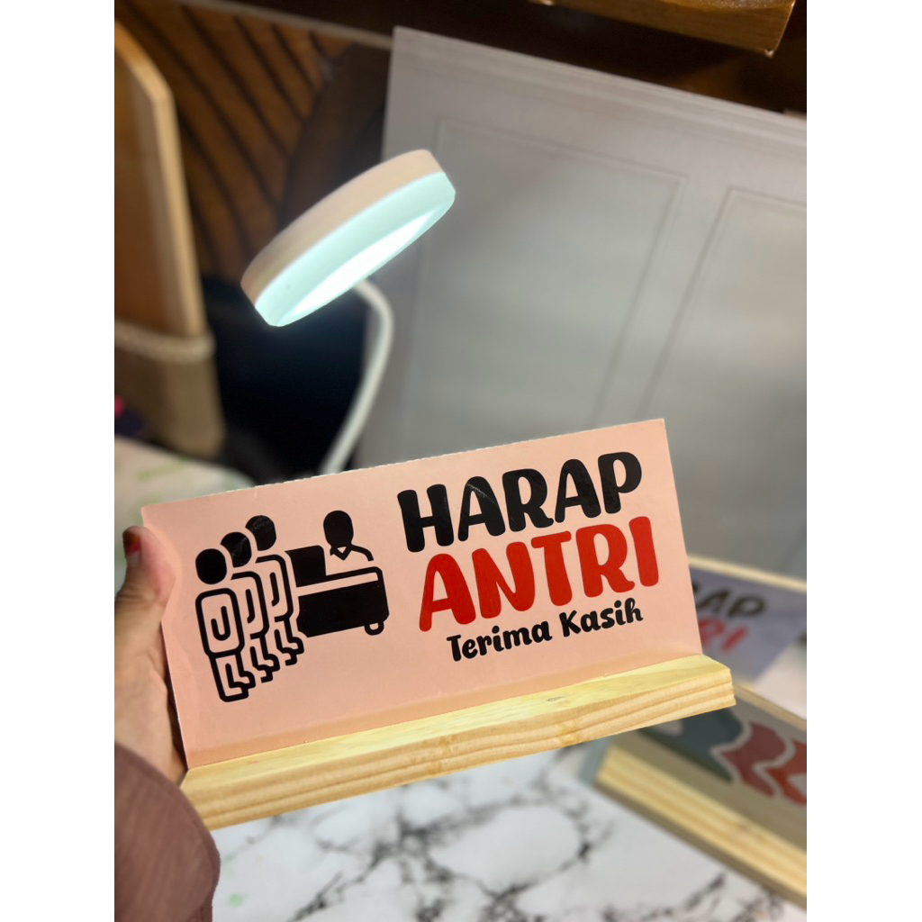 

Rubby- Papan Informasi Harap Antri 10x20cm