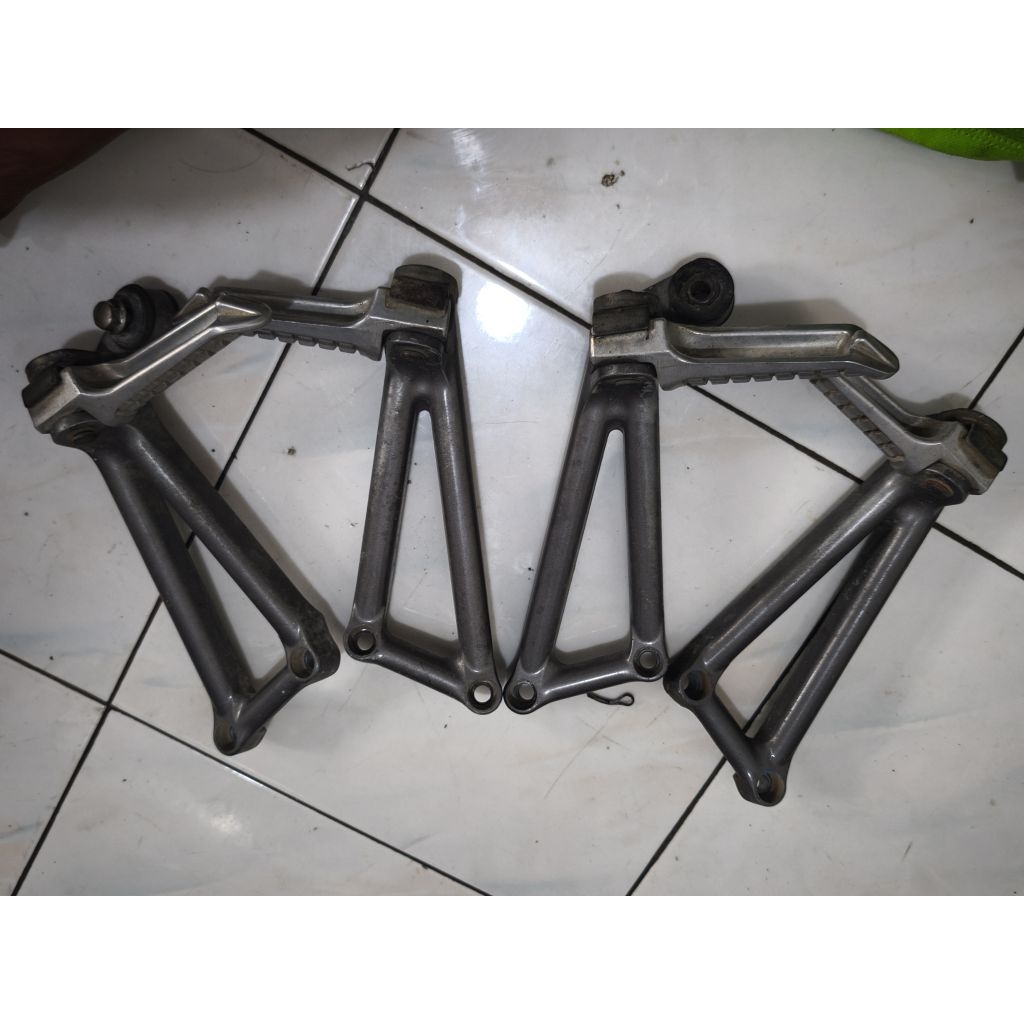 Postep Belakang Ninja RR