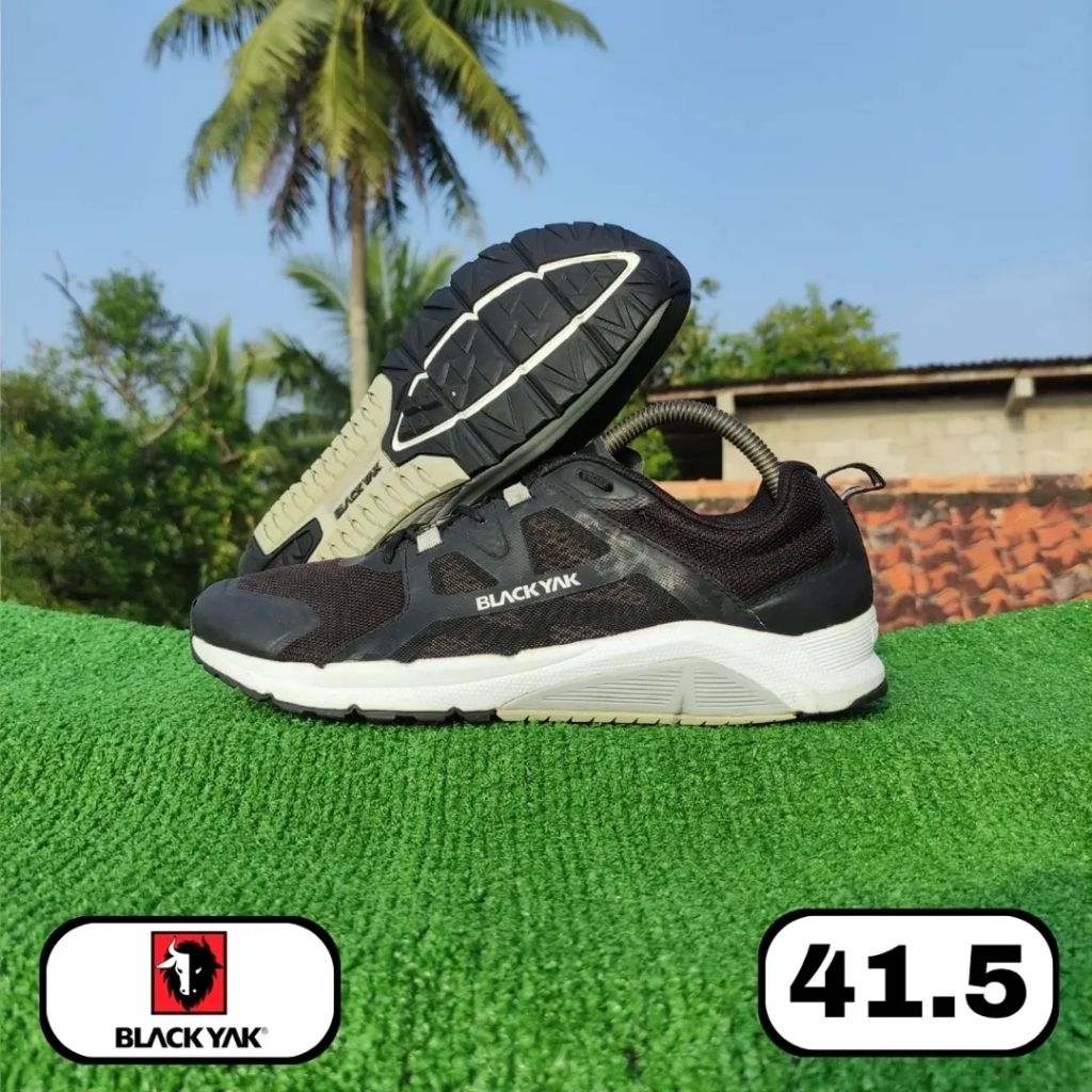 sepatu outdoor Black Yak Maze BW 41.5
