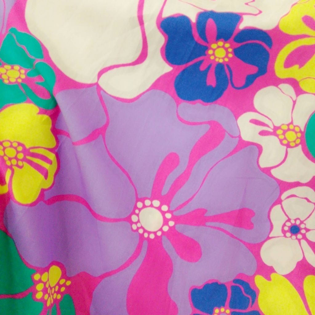 Kain Katun Poplin Motif Bunga  – Kain Meteran untuk Baju, Dress, dan Craft