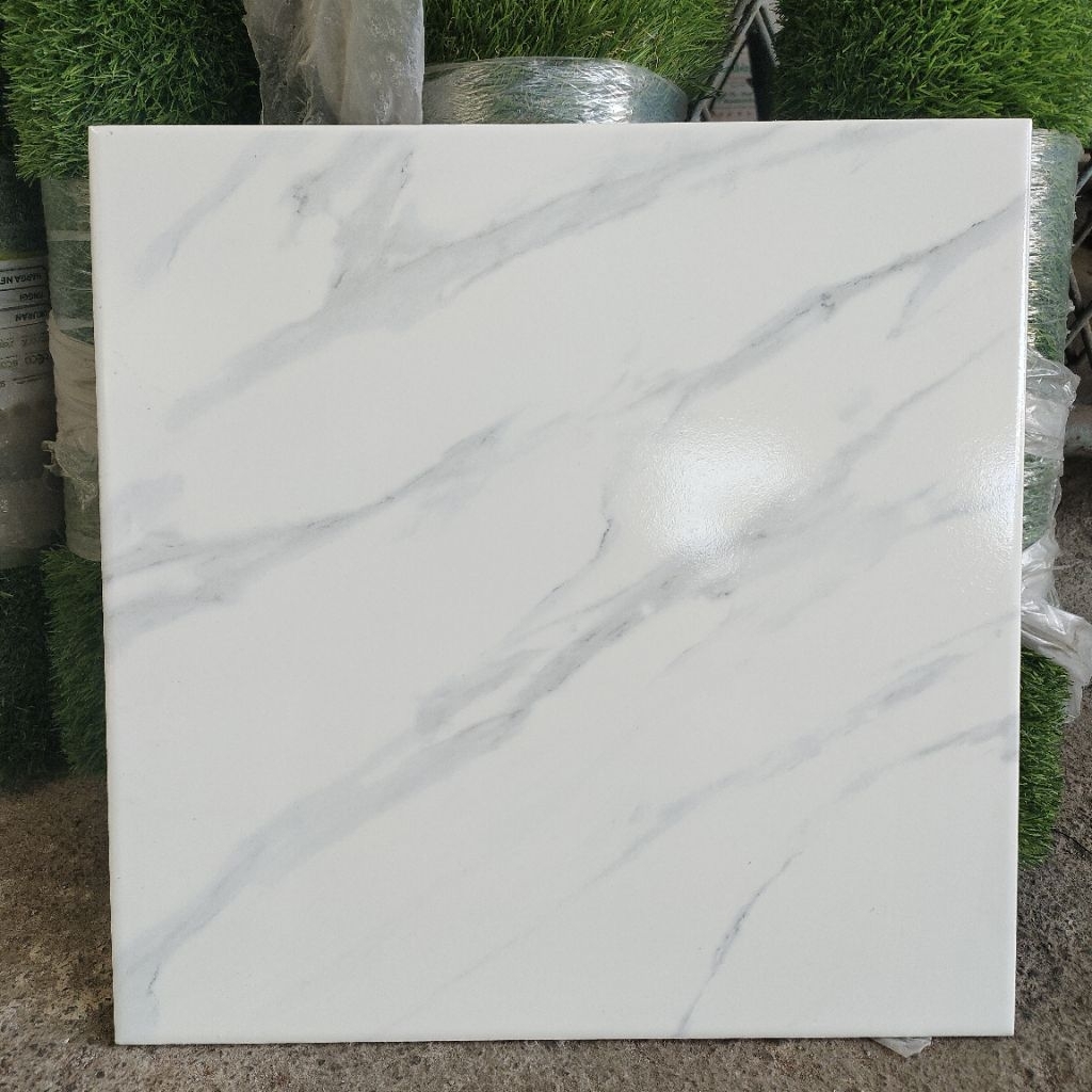 KERAMIK 40X40 GLOSSY PUTIH CARARA ABU