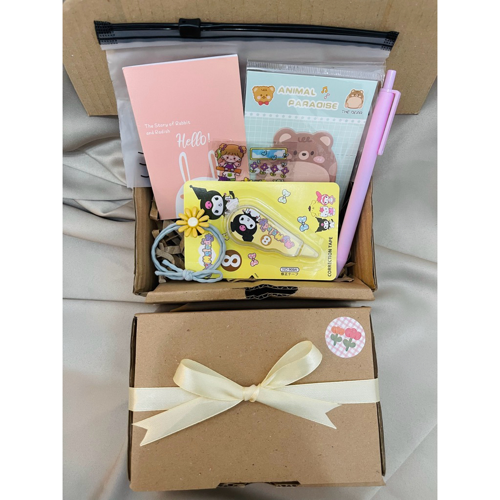 

Hampers set alat tulis/hampers kado ulangtahun/hamper gift box murah
