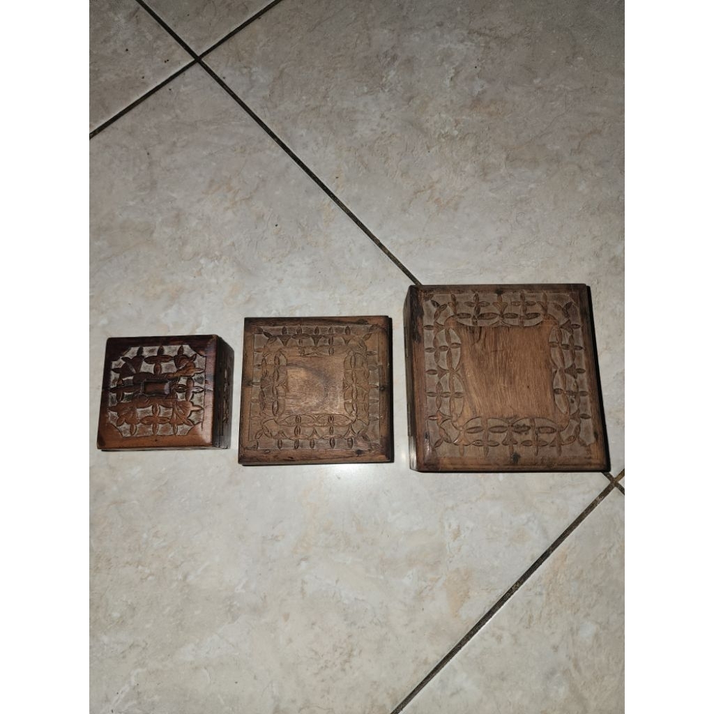 sepaket tiga kotak kuno antik jadul dari kayu