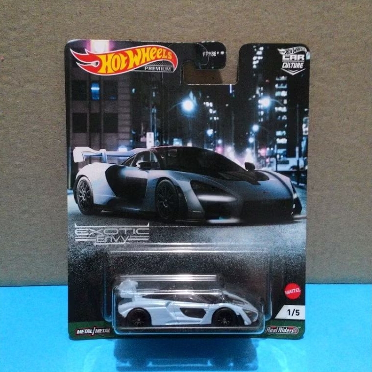 Hot Wheels Premium McLaren Senna Exotic Envy