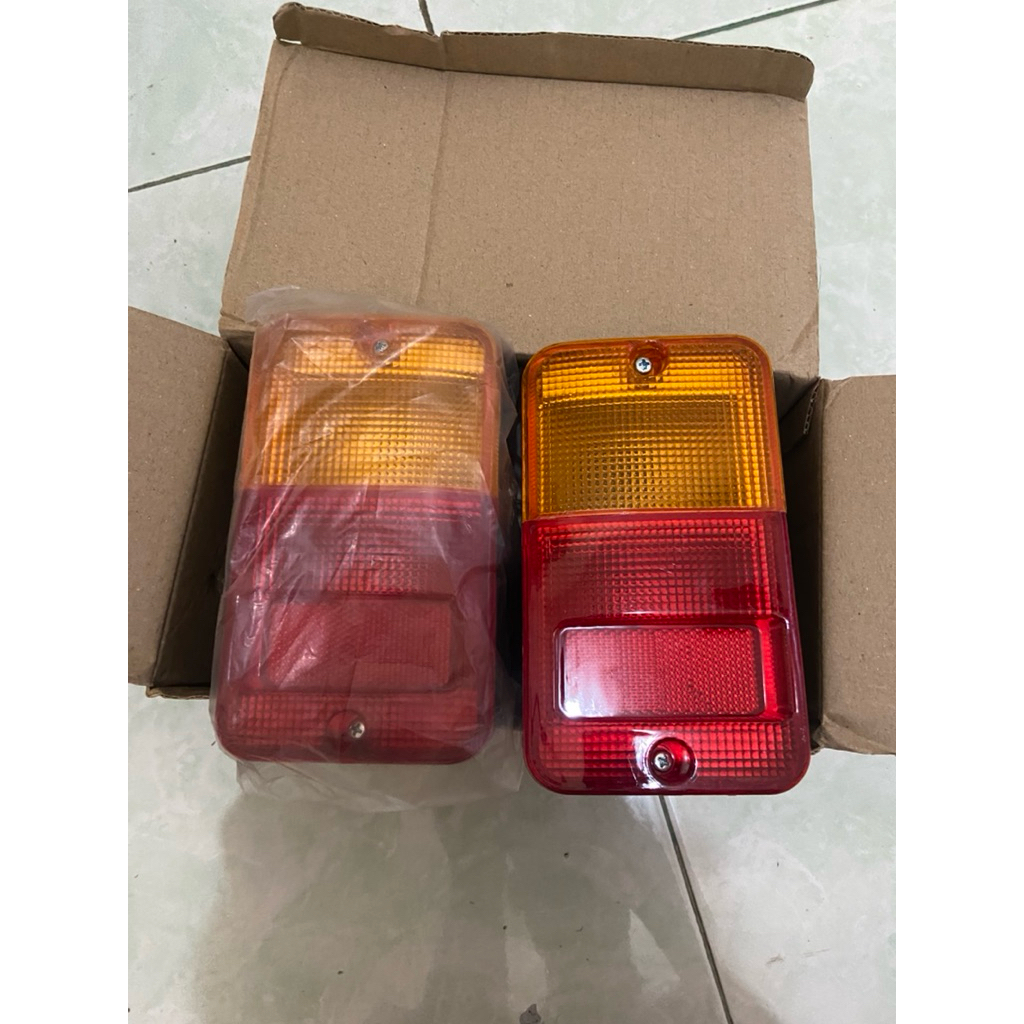 Lampu belakang daihatsu taruna