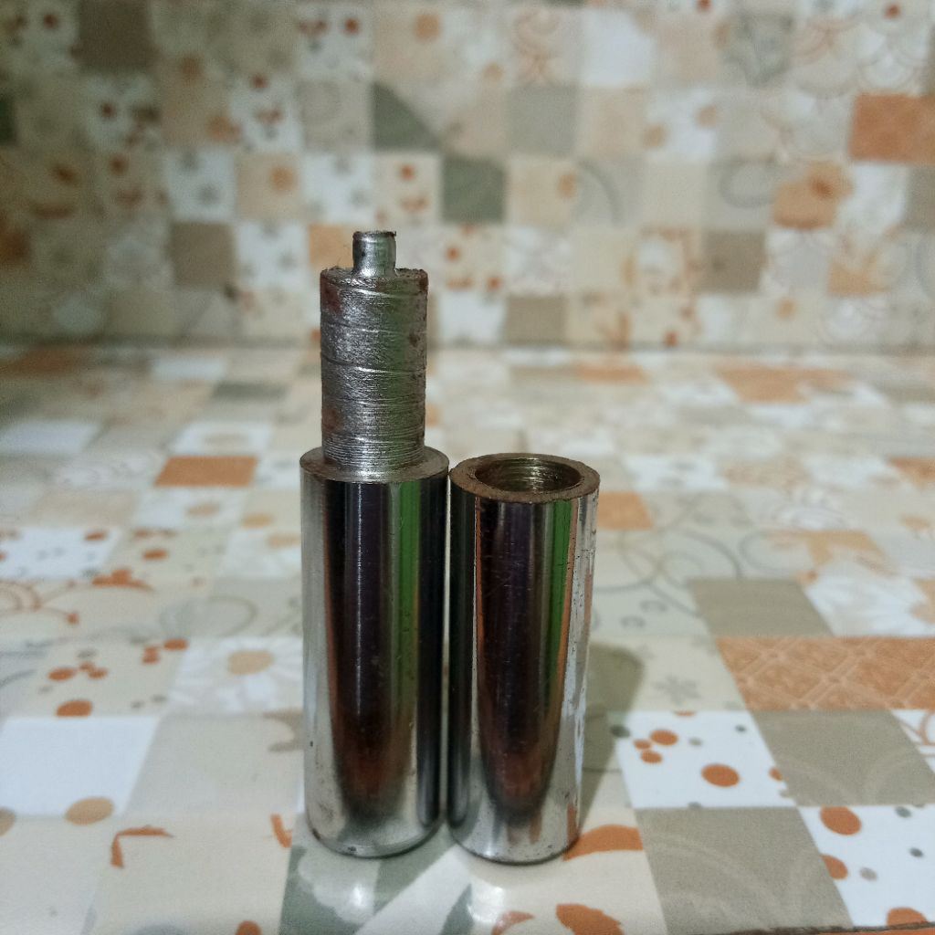 Engsel Bubut Besi As 1/2 inch