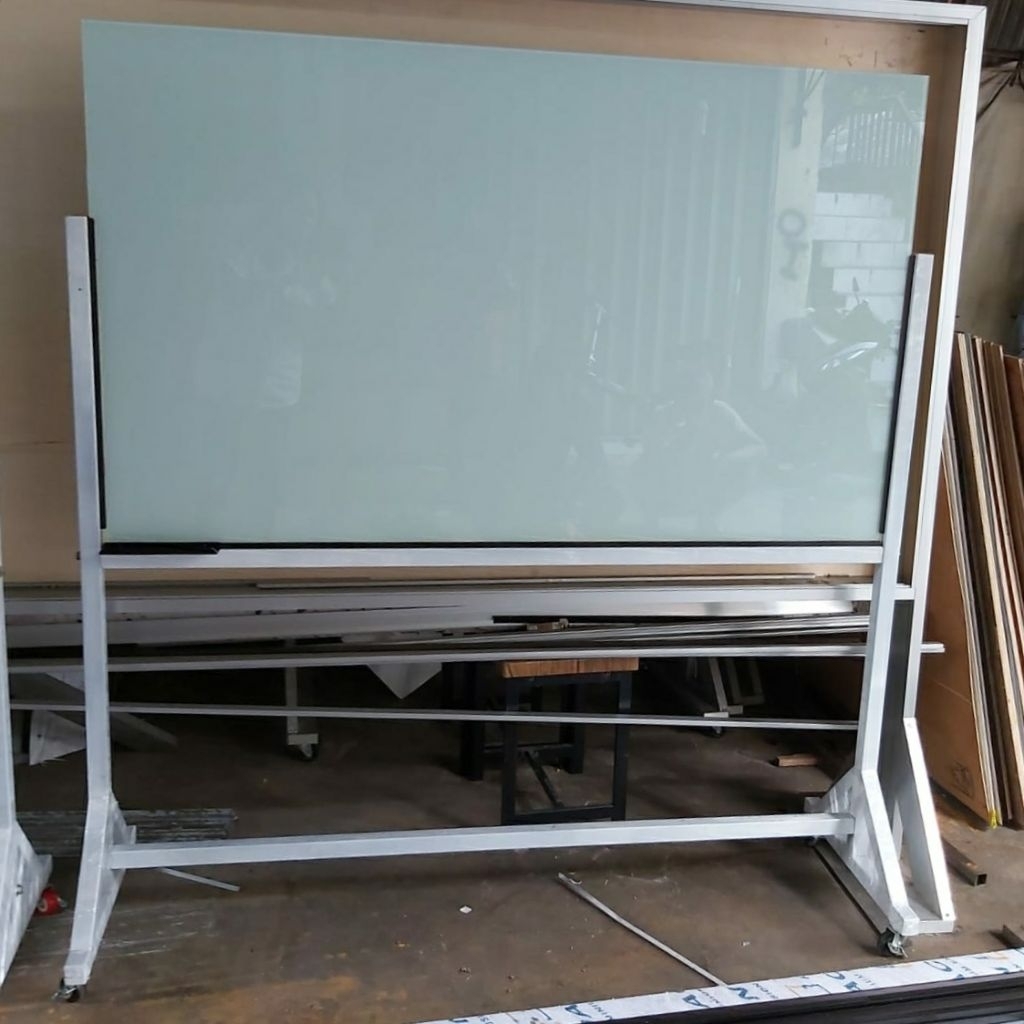 

glassboard standing roda 90 x 120 cm magnetik