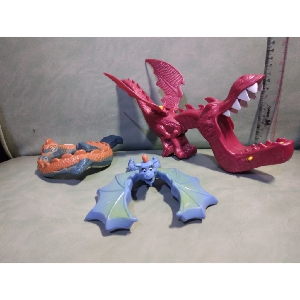 Hot wheels Destroyer Dragon & McD Happy Meal flying dragons