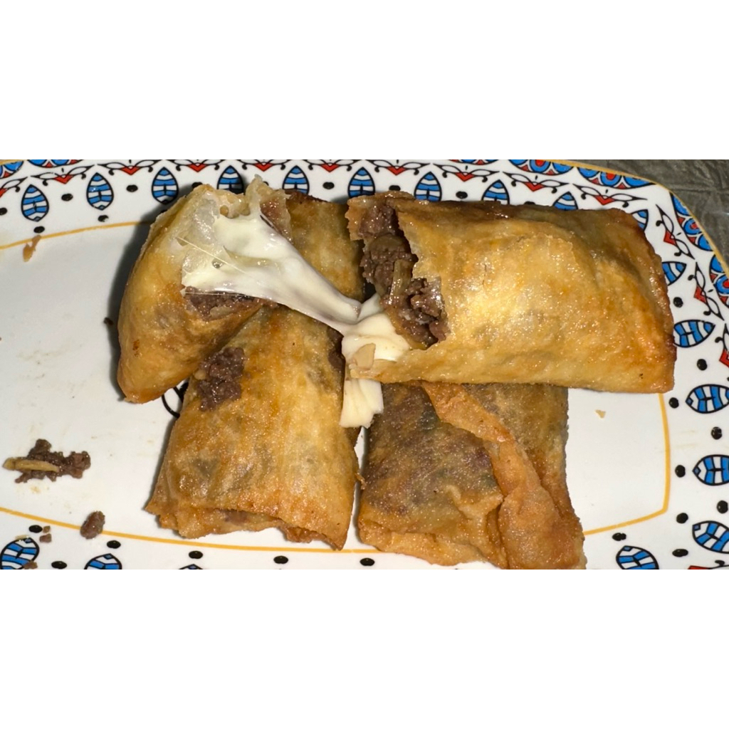 

lumpia beef mozzarella ( isi 4)