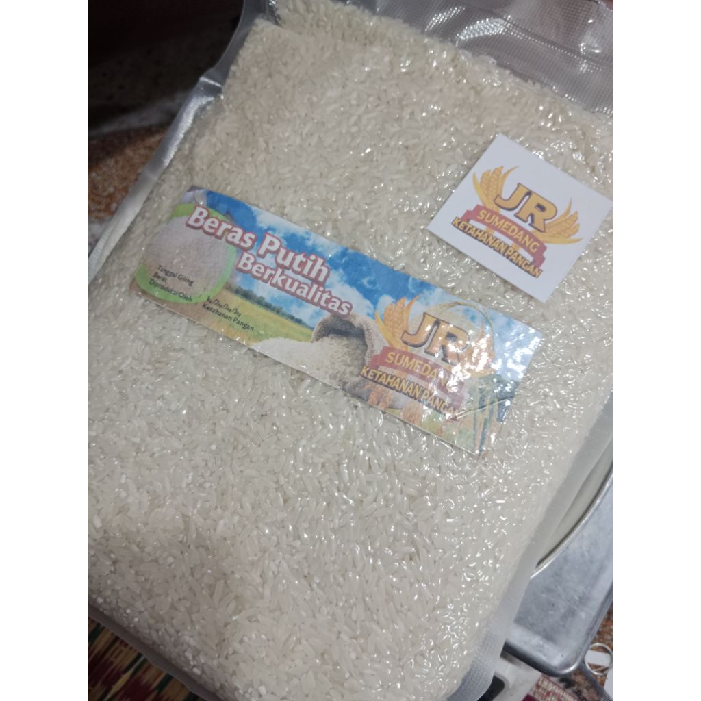 

Beras putih berkuwalitas berat 2kg