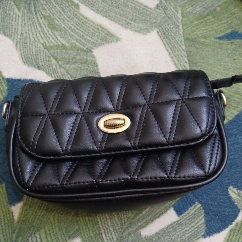 tas hitam preloved elizabeth