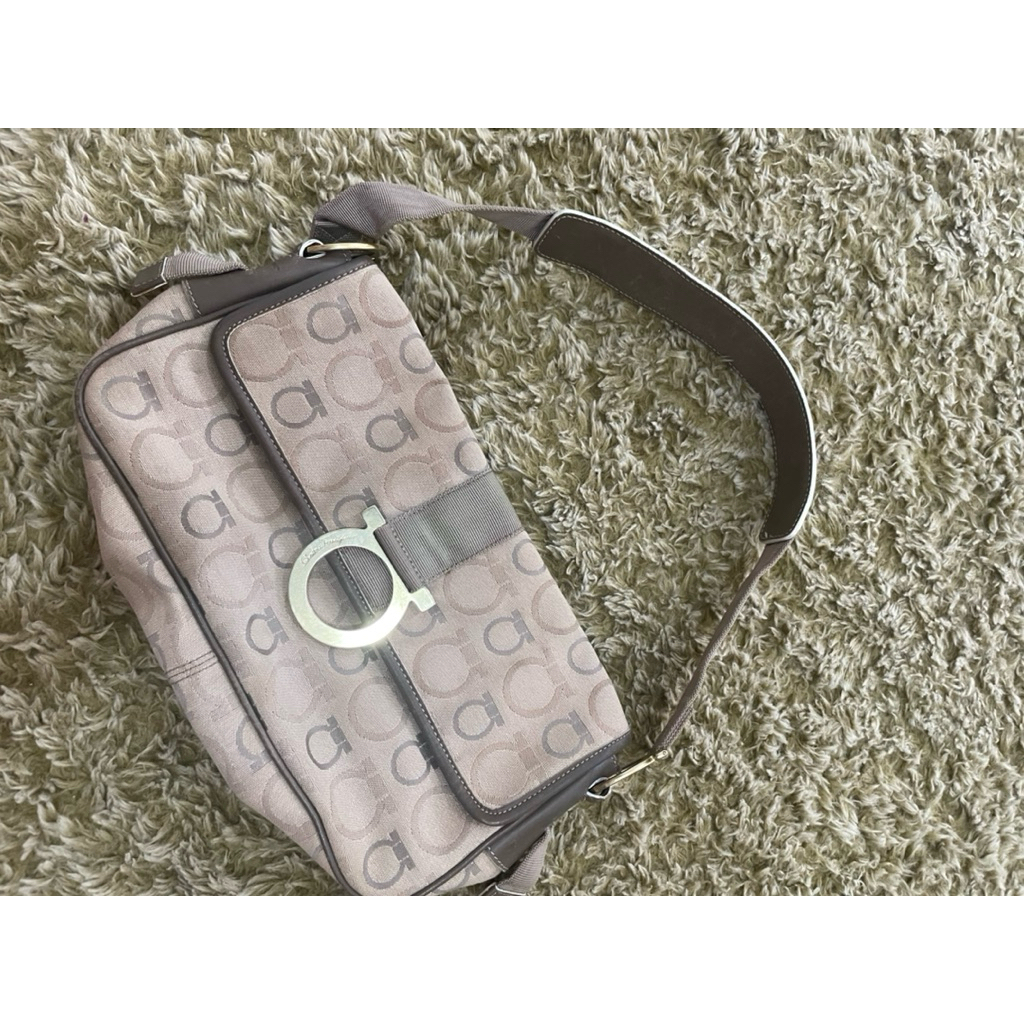 preloved original salvatore ferragamo shoulder bag