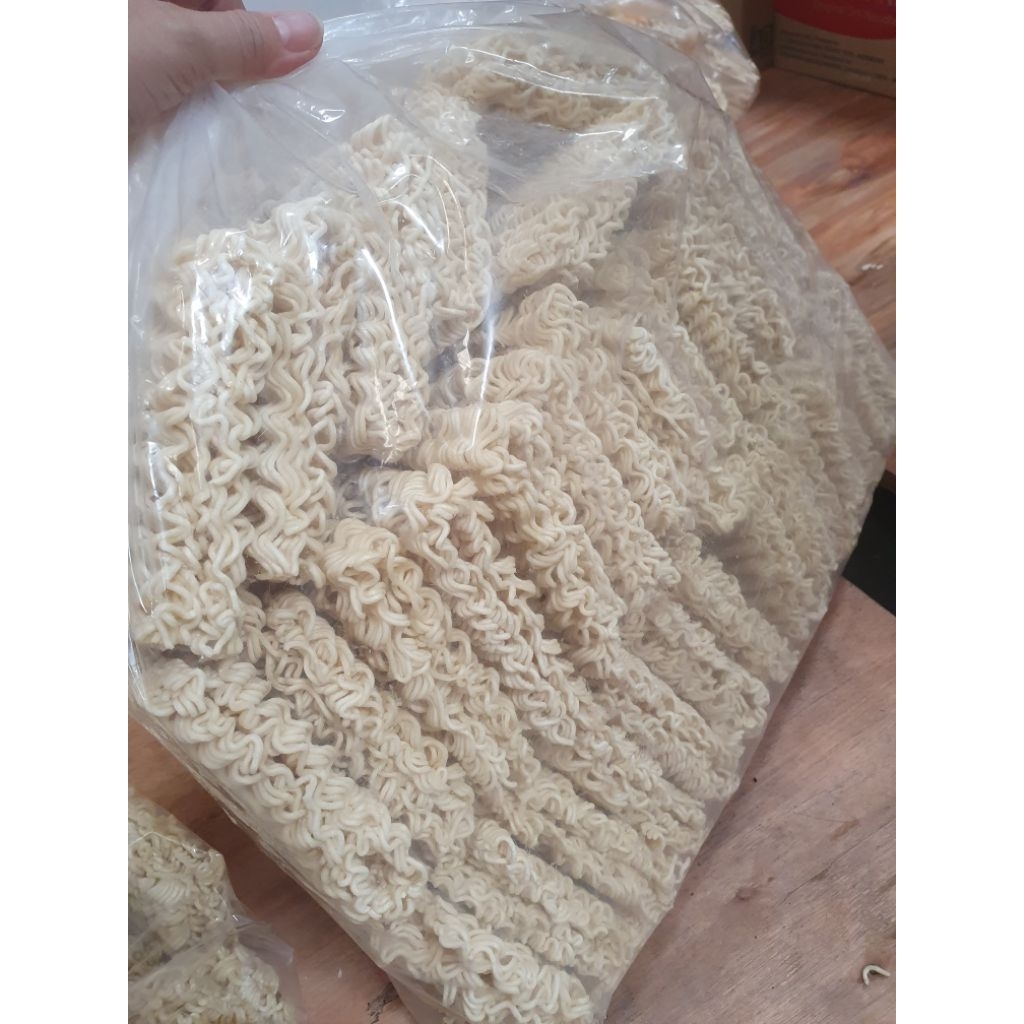 

Mie Instant M1 1/2/5 Kg (Tidak Mengandung Telur)