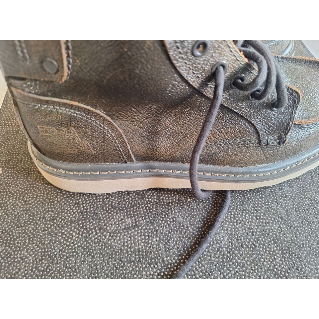 boots caterpillar moctoe