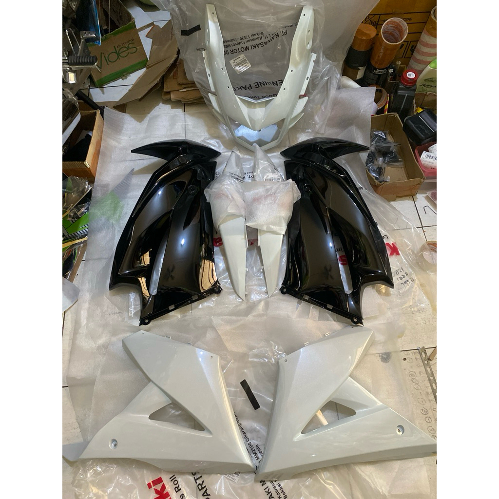 Sepaket Cover fairing body set ninja rr new putih hitam polos
