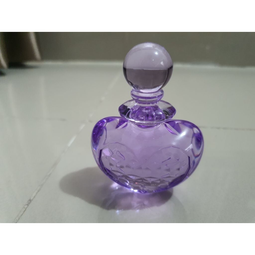 ornamen botol parfum kristal