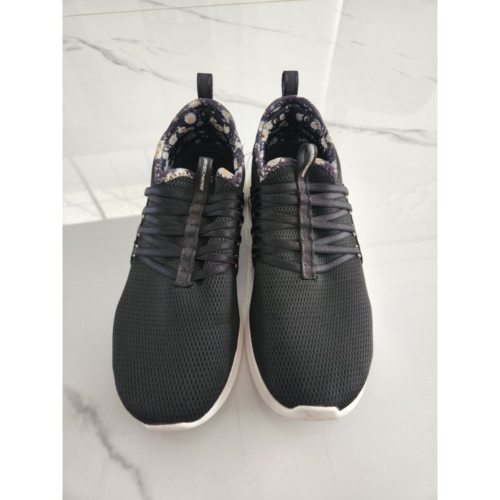 Preloved sepatu wanita skechers original