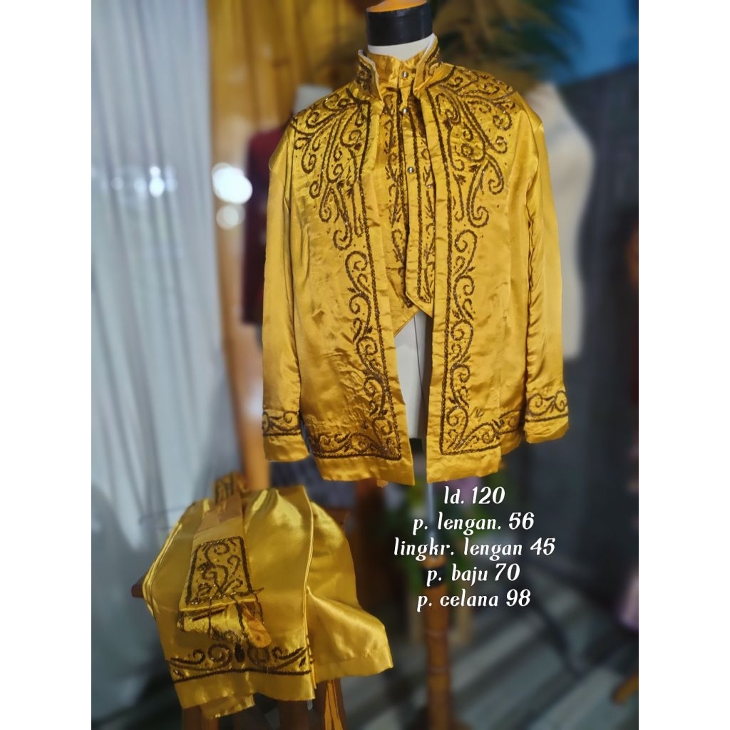 Beskab/Jas Pengantin Muslim Pria warna Gold