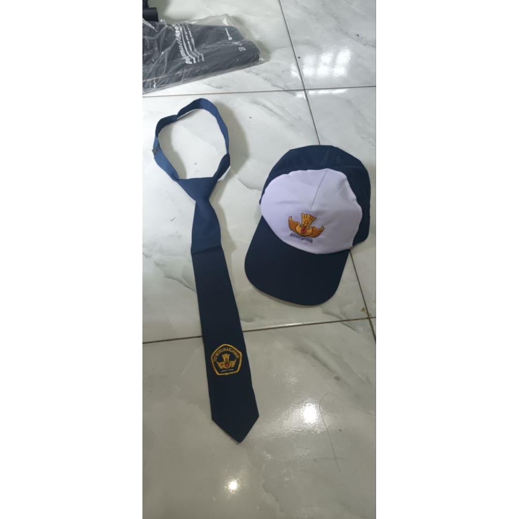 TOPI DAN DASI SMP PUTIH BORDIR