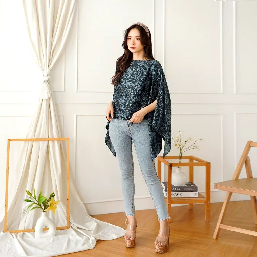 BLOUSE BATIK MODERN LENGAN KELELAWAR – ATASAN ETNIK ELEGAN TERSEDIA DALAM BERAGAM WARNA, NYAMAN DIPA