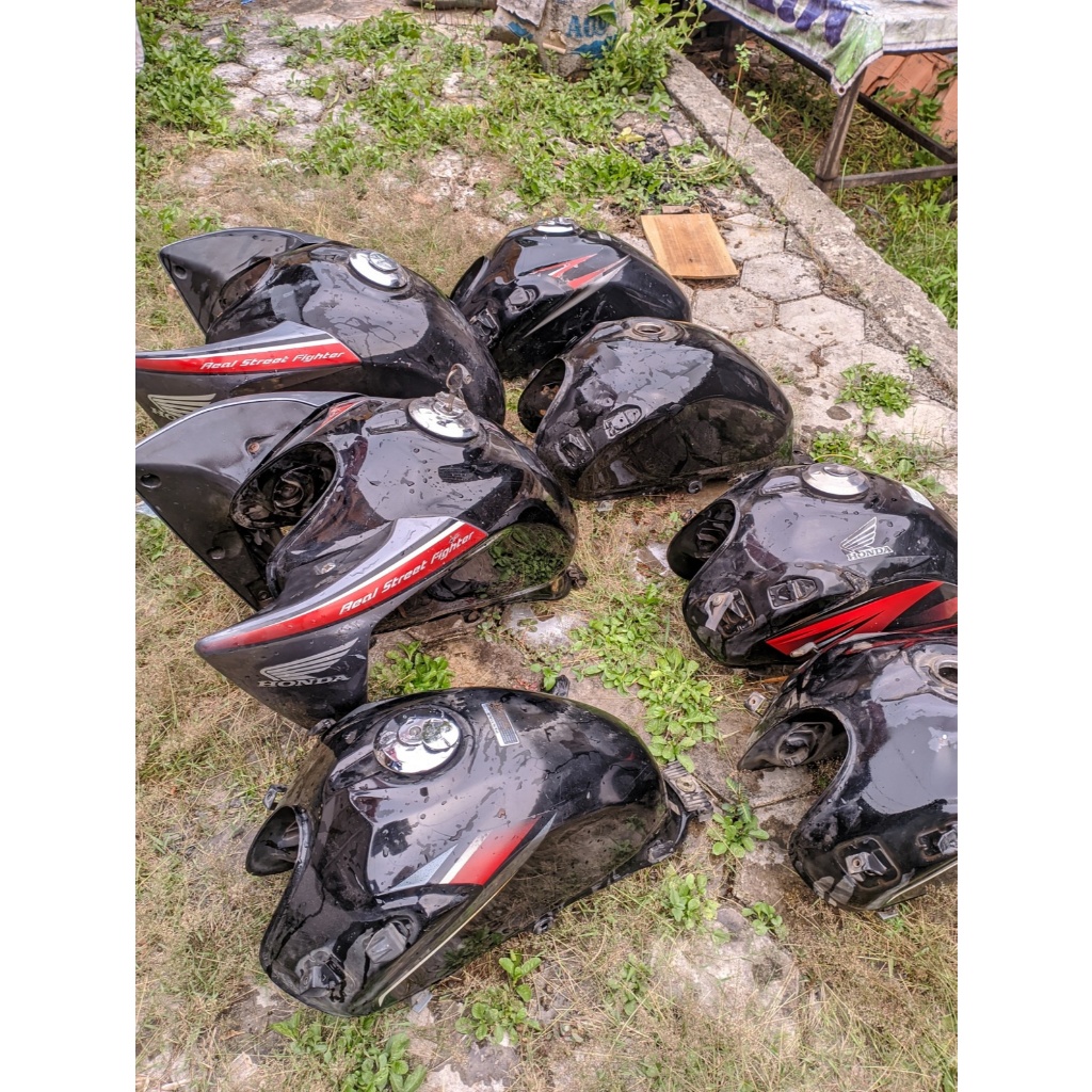 Tangki Megapro Monoshock Asli Ori – Fullset Tutup + Sayap - aman - tidak bocor dan belum tambalan - 