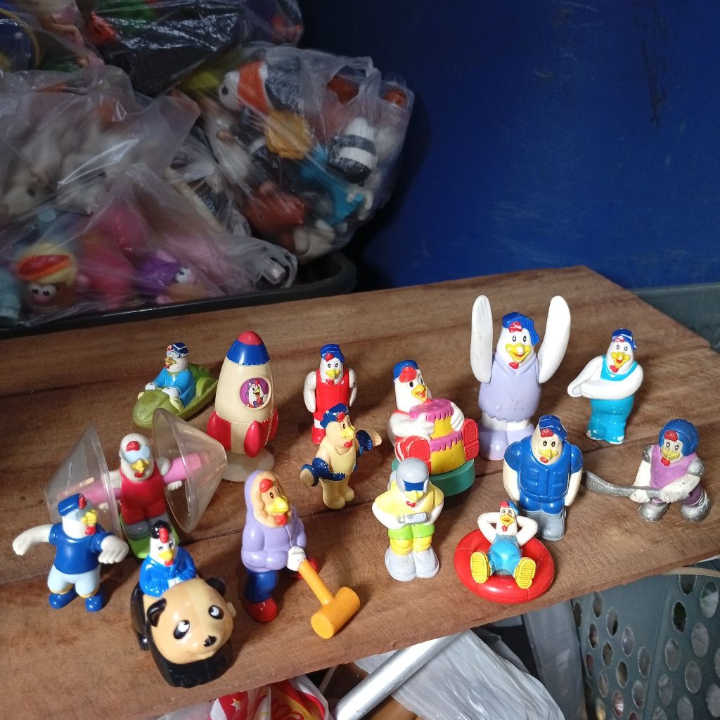 kfc toys chaki meal maskot chaki figures