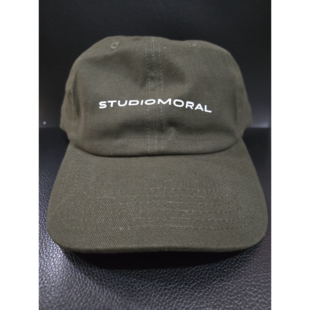 Topi STUDIO MORAL