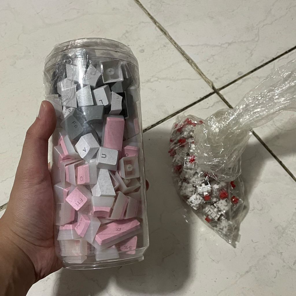 keycaps gray and pink pudding + switch red otemu