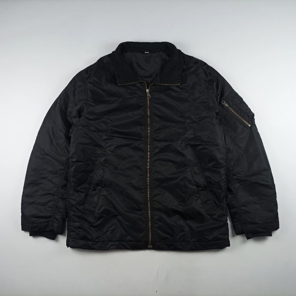 Uniqlo bomber tebal size XL G095