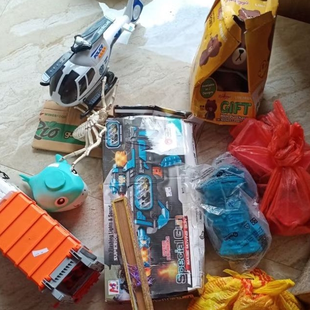 mainan figure militery robot figure campur. preloved