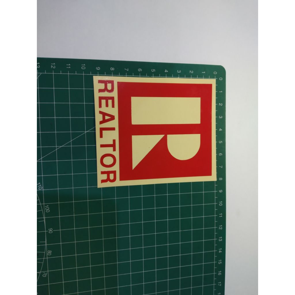 

stiker cutting realton