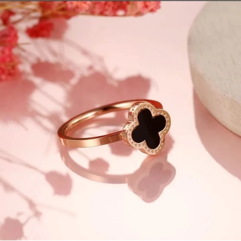 Cincin Titanium Tipis Korea Bunga Hitam Anti Karat Cantik Elegan