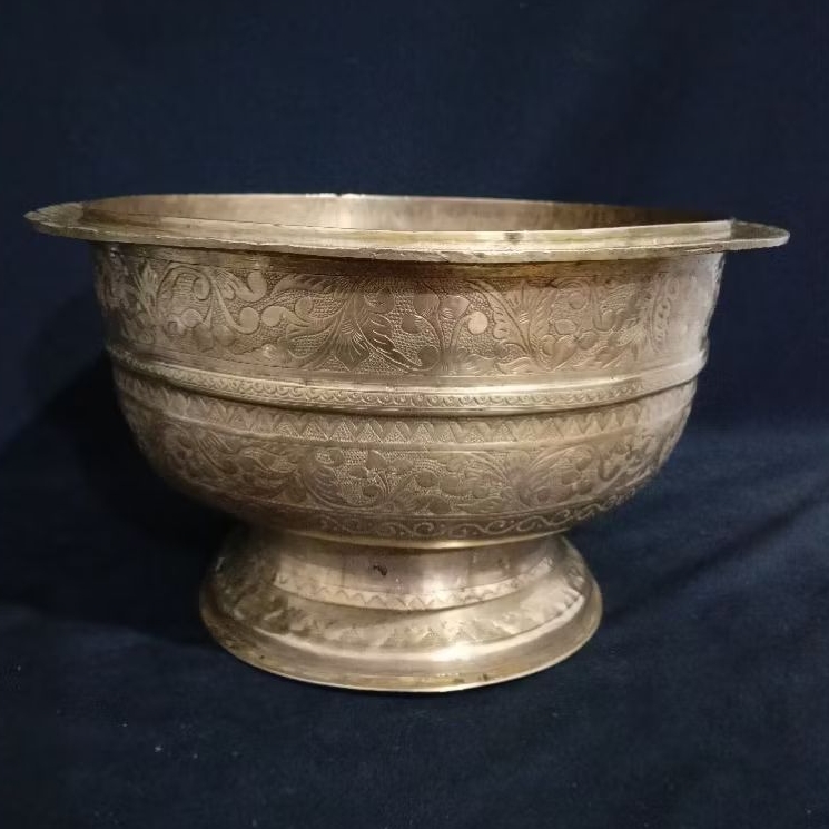 Bokor ukir kuningan lawas size Besar (bjtk01)