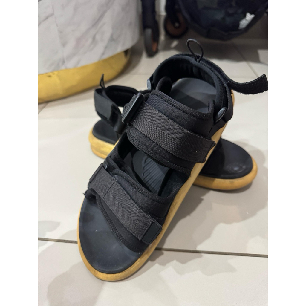 hijack sandal preloved