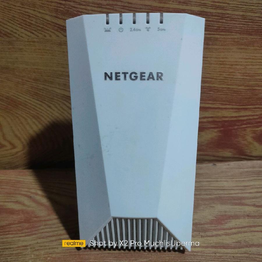 Netgear EX7500 WiFi Mesh Extender Netgear AC2200 WiFi X4s Tri-band