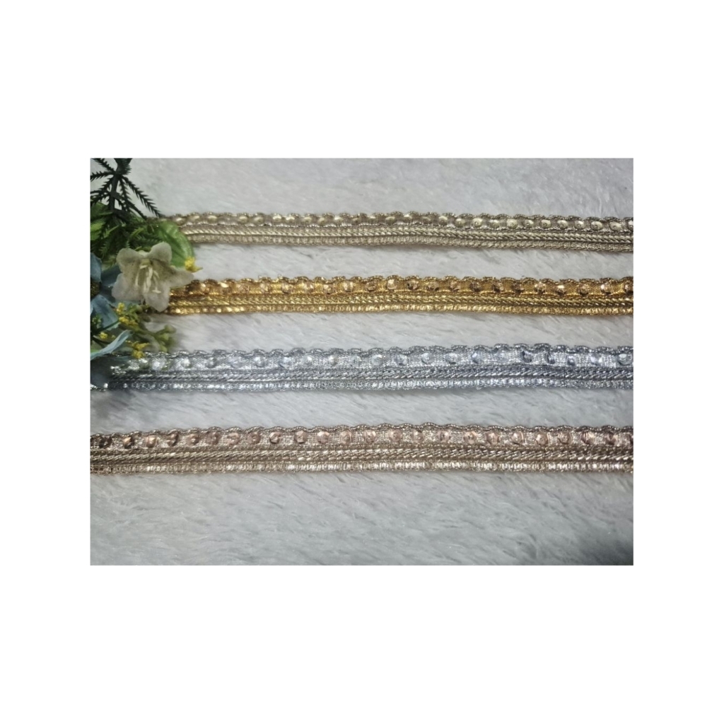 

renda india pita sequin pelengkung