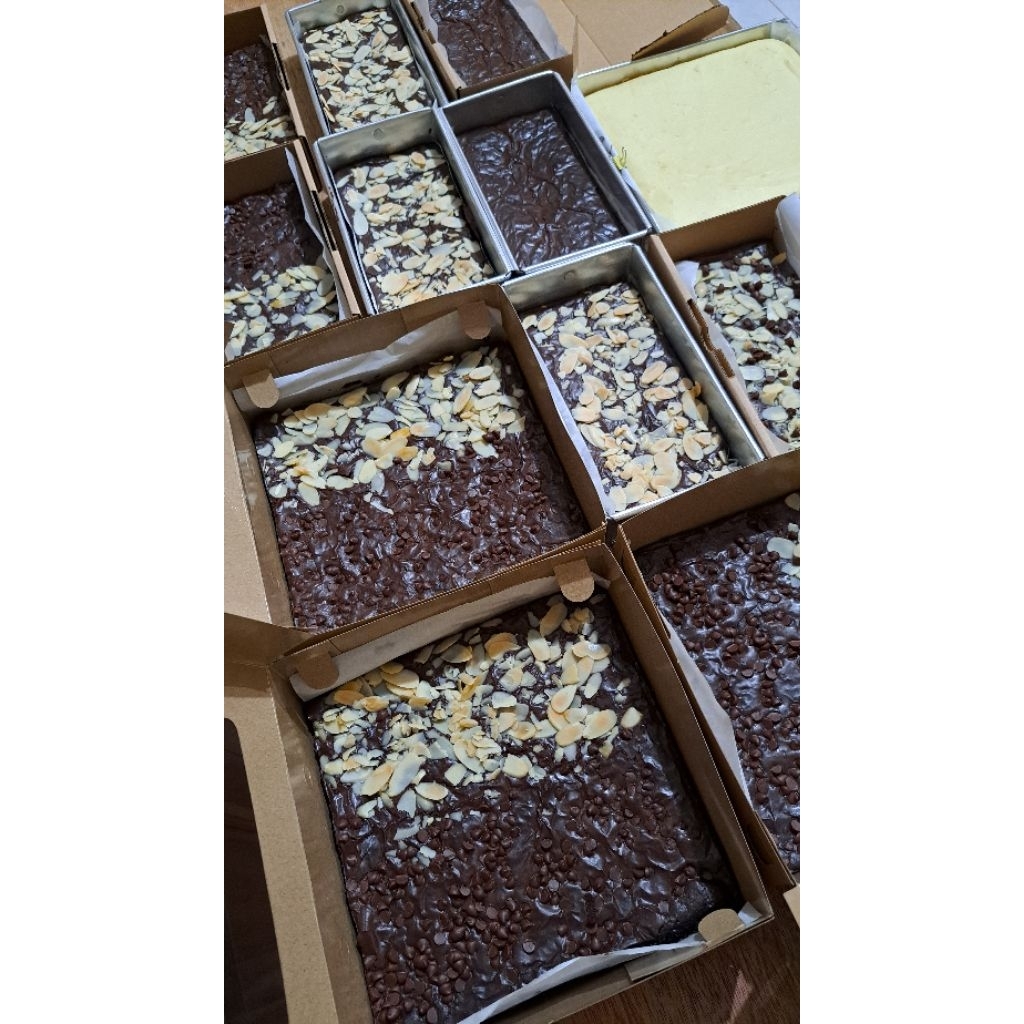 

Brownies Fudgy Brownie 20x10 Crunchy dan Moist