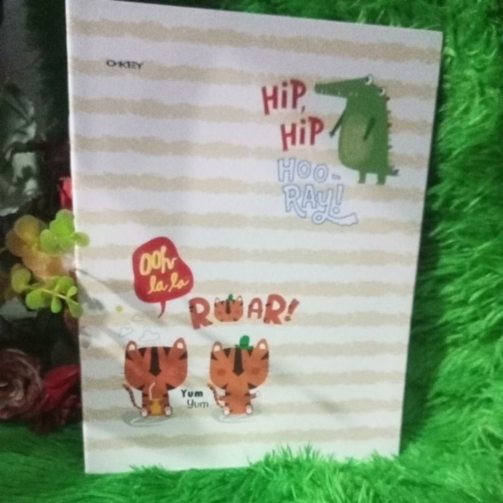 

buku tulis okey 38 lembar dengan kertas hvs y75 grm sehingga tidak tembus pas ditulis nya