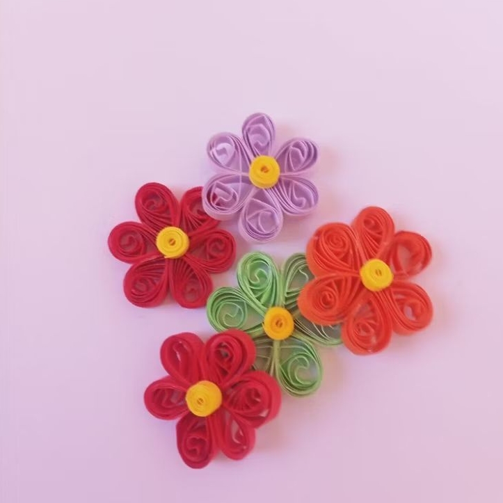 

Aplikasi Paper Quilling - Bunga.. dsb (Dapat 5 pcs)