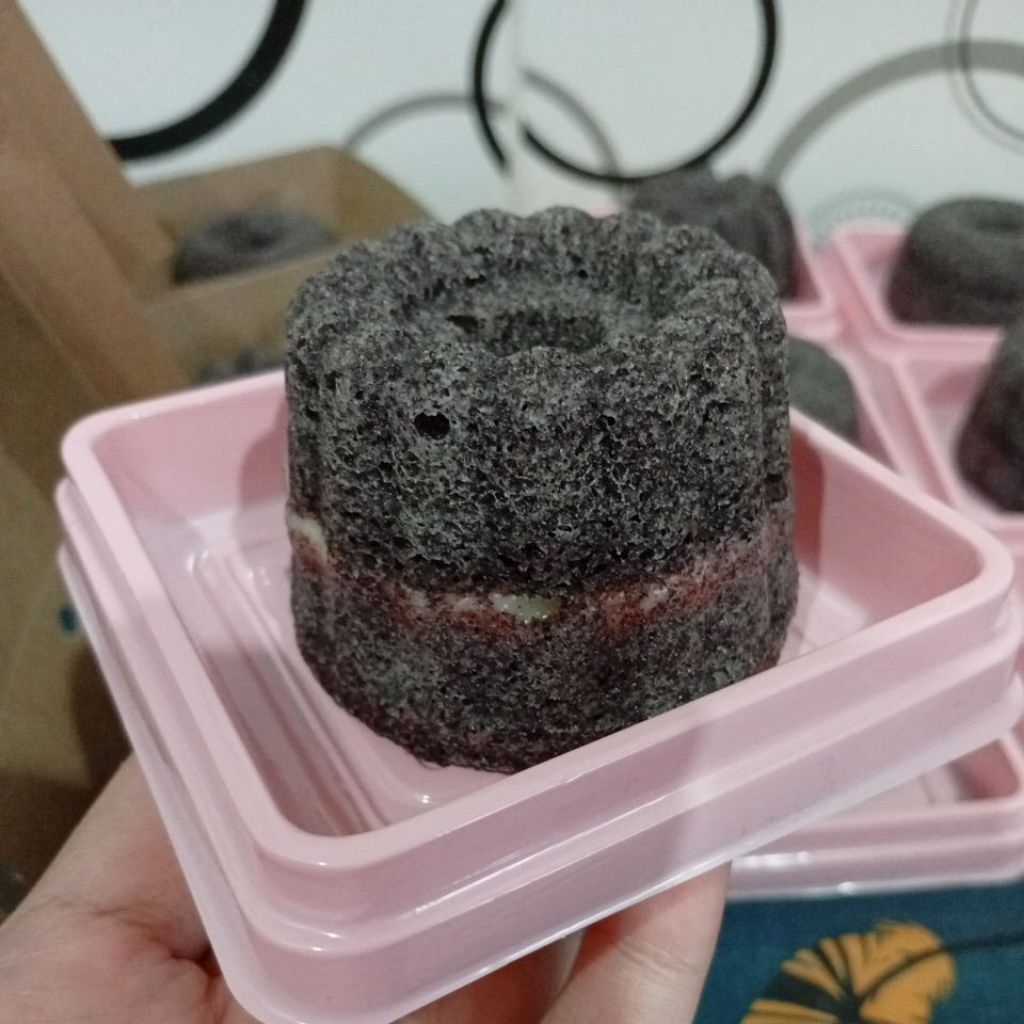 

Bolu ketan hitam keju lumer