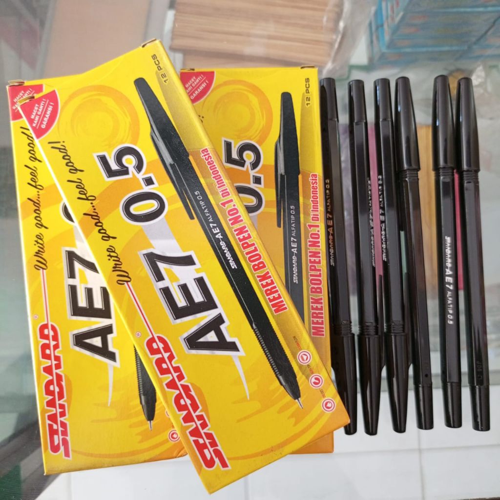 

PULPEN STANDARD AE7 0.5 WARNA HITAM 1 KOTAK ISI 12 PCS