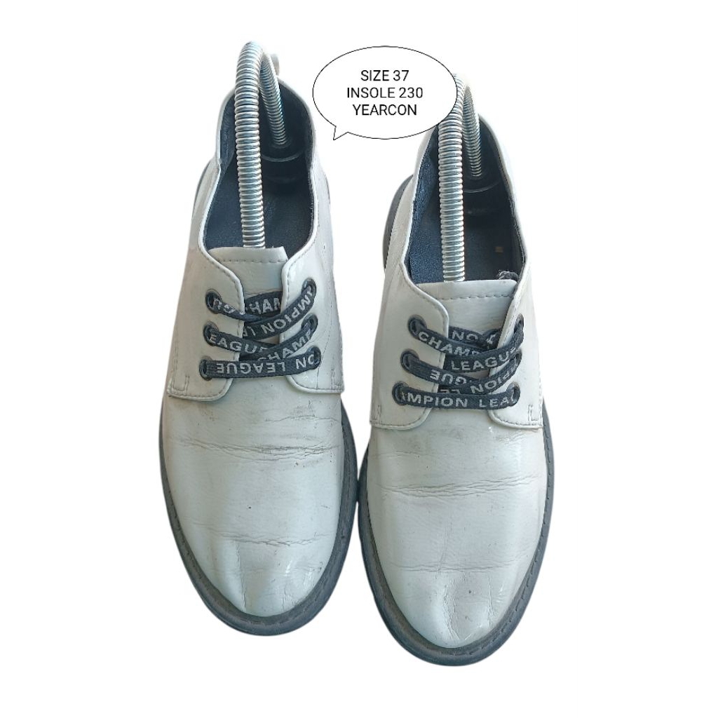 SEPATU CASUAL PRELOVED SIZE 37 BRAND YEARCON