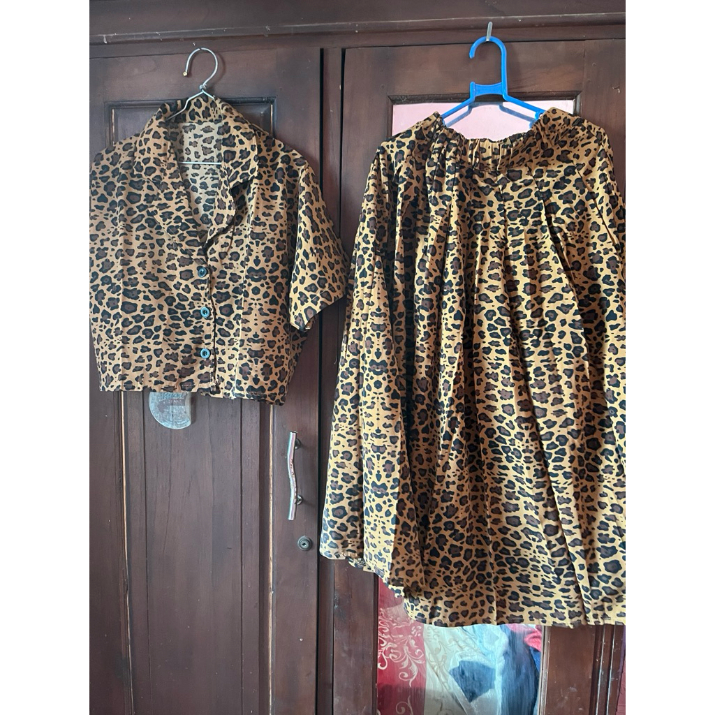 preloved setelan wanita leopard macan