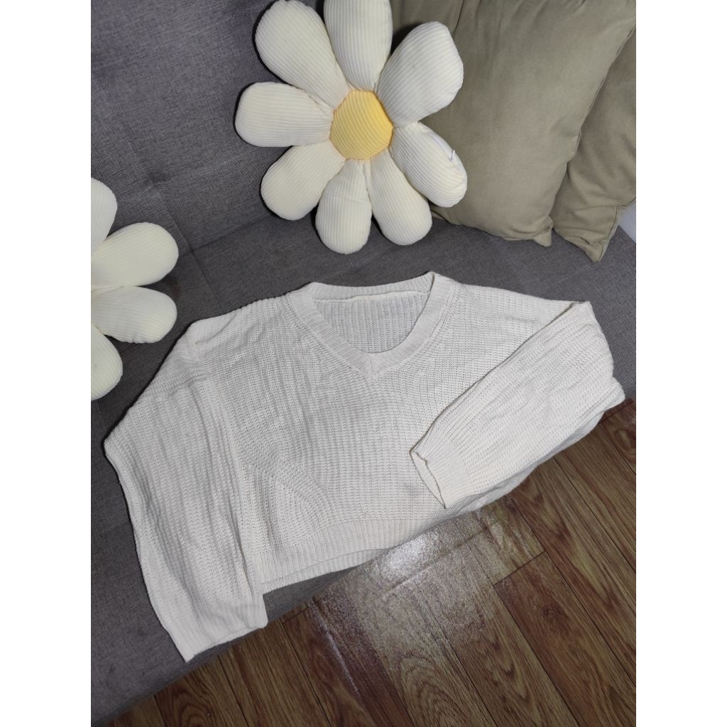 PRELOVED SWEATER RAJUT PUTIH WANITA